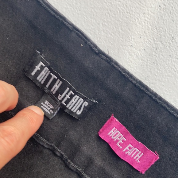 Faith Jeans high rise Bermuda jean denim short bling button 16 P - Picture 10 of 16